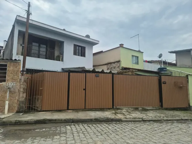 Casa com 2 residências + piscina aquecida | Biritiba Mirim |