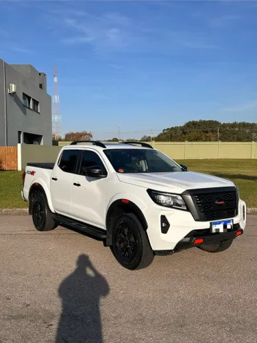 Nissan Frontier Pro4x CD 4X4 2.3 Bi-TB Die. AUT 2023