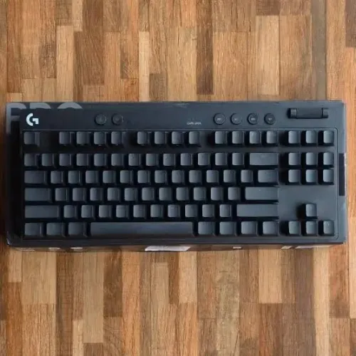 Logitech Pro X TKL (acompanha caixa) 1 ano de uso, tudo novo