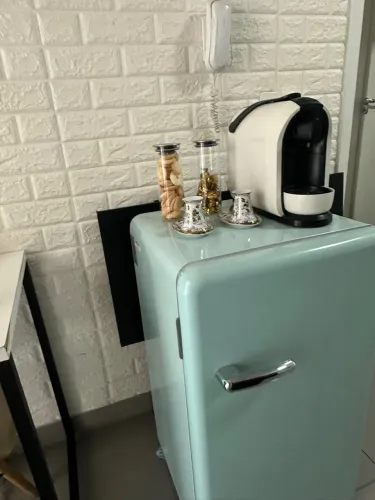 Frigobar 95 litros Midea retrô
