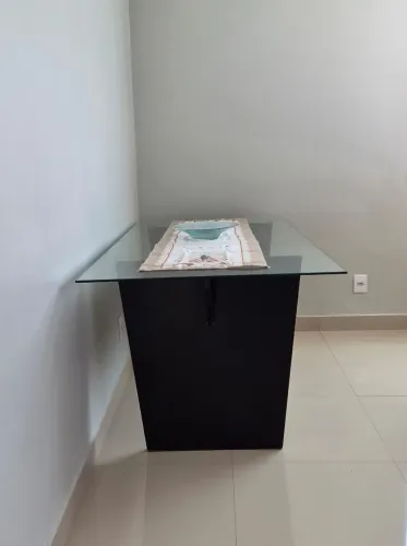 Mesa de jantar de vidro - 6 lugares