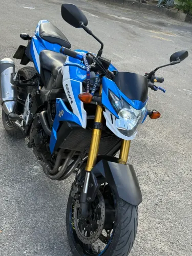 Suzuki GSR 750