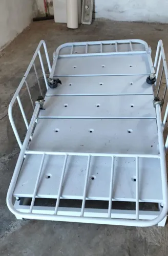 Vendo cama hospitalar pouco usada em estado de novo