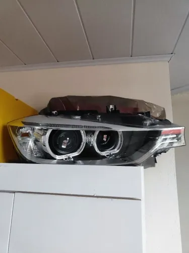Farol lado direito carona BMW 320i F30 series