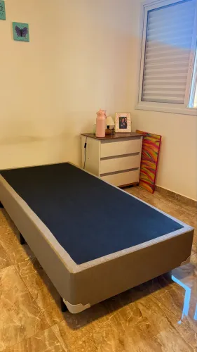 Box e colchão - Cama de solteira 