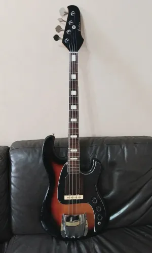 Baixo Golden Roadstar (anos 80)