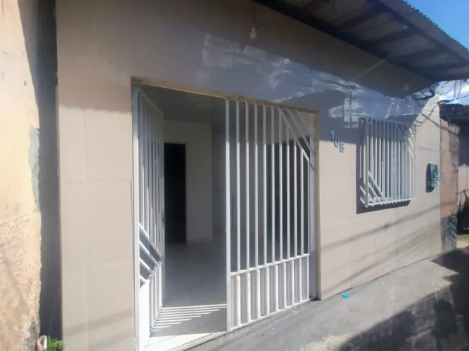 ALUGO CASA DE 2/4 SENDO 1 SUÍTE EM VILA NA MARAMBAIA