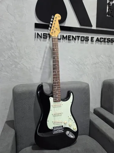 Guitarra strato Sx SST62 Vintage preta sss