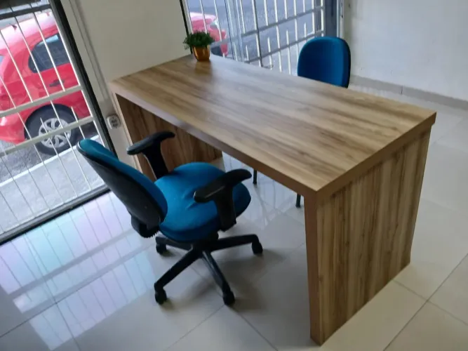 Móveis para Escritório/ Consultório ( Mesas, Cadeiras e Gaveteiro) Vendo lote