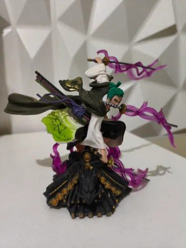 Action Figure Roronoa Zoro One Piece 3 Espadas + Base