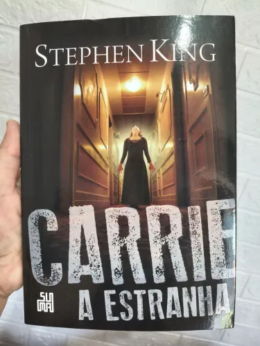 Livro Carrie a Estranha