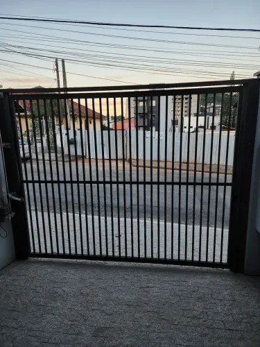 Portão basculante em Alumínio
