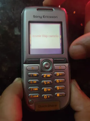Vendo celular Sony ericson para colecionador , não contém carregador mas está funcionando 
