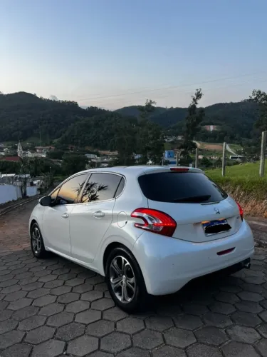 Peugeot 208 Griffe 1.6 Flex 16V 5P Aut. 2014