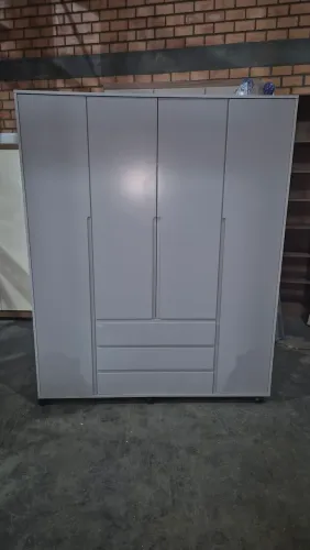 Guarda roupa 4 pirtas 3 gavetas. 100 % MDF. Matic