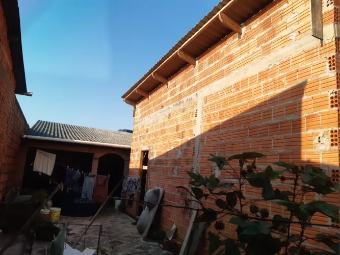 TROCO essas duas casas por outra, casas recem construídas 