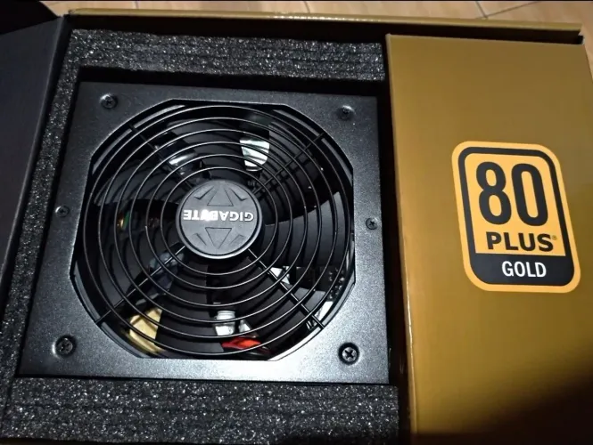 Fonte GIGABYTE 750W 80 plus Gold Semi-modular
