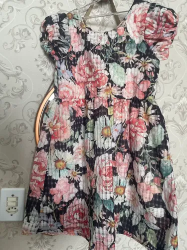 Vestido de criança estiloso
