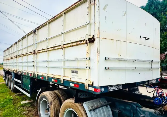 Vendo esta Carreta Randon 3 eixos 2015 c/ Pneus em Otimo Estado Diret c/ Prop em Curitiba