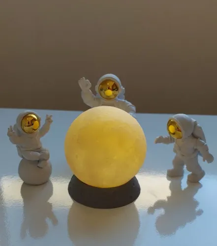 Luminária lua e astronautas