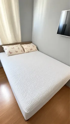 Vendo cama box casal semi nova + cabeceira