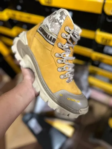 BOTA COTURNO CATERPILLAR ARIZONA AMARELA