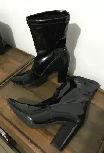 Bota Preta Strech Verniz Via Marte 