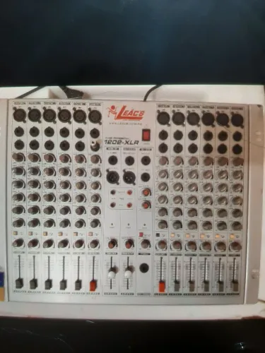 Mesa de som Leac's 1202-xlr R$400, *99