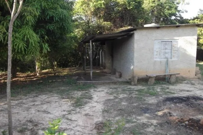 Chacara 9.500m² com um barracão, muita água, terra boa/Jaboticatubas, temos varias opções.