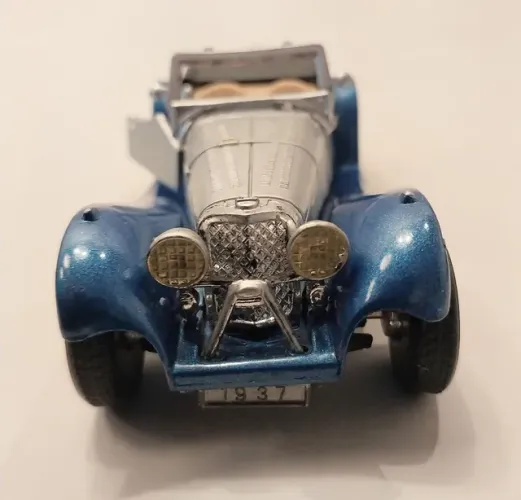 Miniatura *Jaguar SS 100<br>1937- Customizada.<br>Escala 1:39