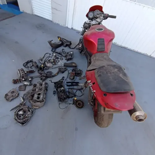 Sucata de moto para retirada de peças Kawasaki ZX 900 1996