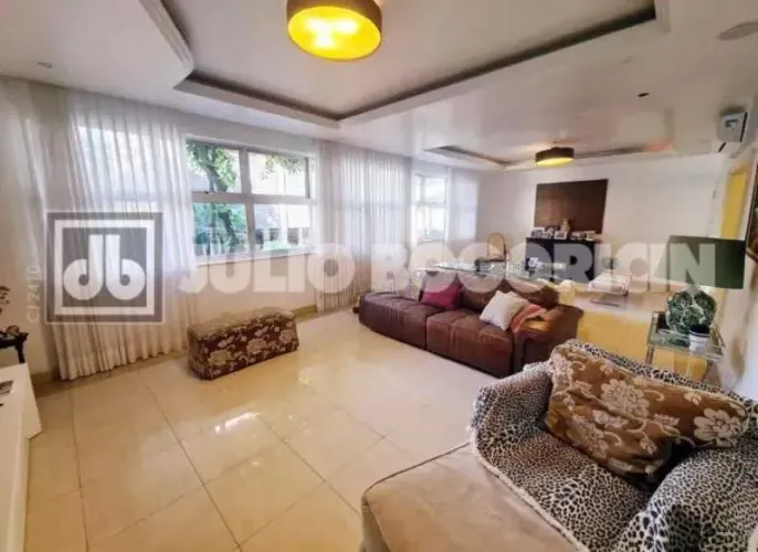 Apartamento a venda de 4 quartos no Leblon, frente, 180m2, 2 vagas.