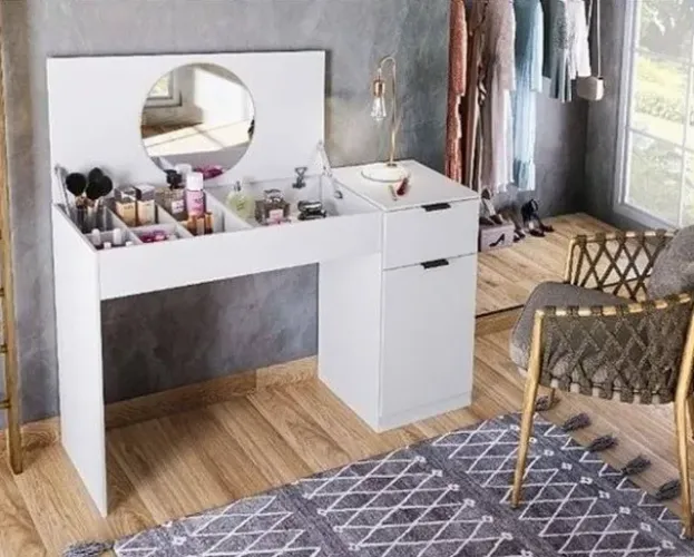 Penteadeira com espelho divisão de itens 