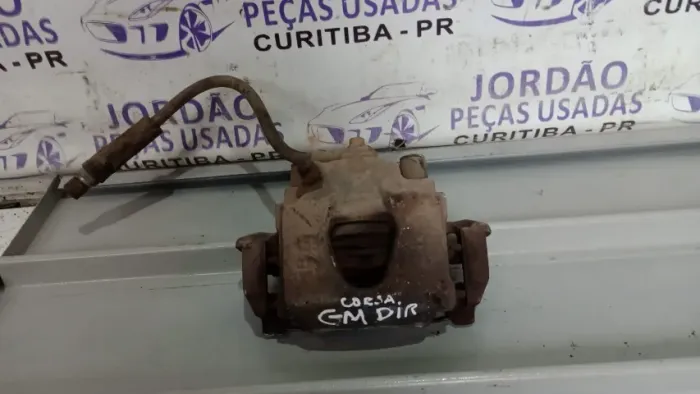 Pinça do freio GM com o flexível, direito