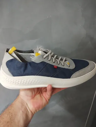 Vendo tenis NOVO