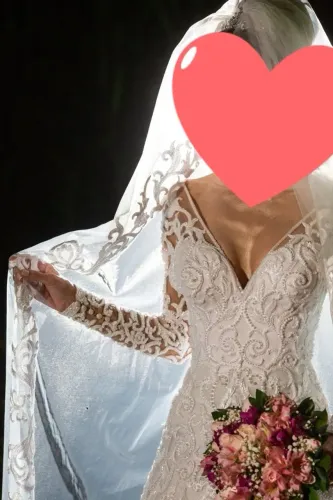 Vestido de noiva renda e pedrarias