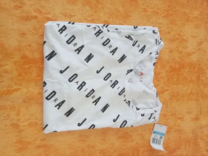 Camisetas originais importadas: Jordan e Nike.