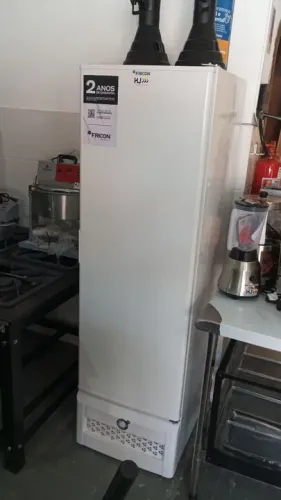 NZ. Freezer vertical 569 litros porta sólida tripla ação FRICON