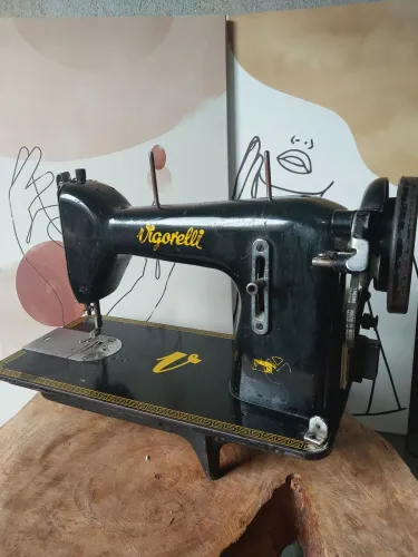 Máquina de Costura Vigorelli - Decoração Vintage