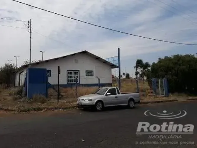 Área para alugar, Umuarama - Uberlândia/MG - Rotina Imobiliária