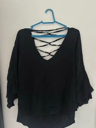 Blusa preta com manga