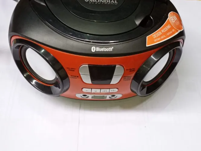 Aparelho de Som Portátil Mondial com Bluetooth