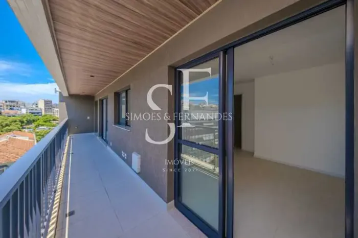 Tijuca - Rua Marquês de Valença - Apartamento amplo 3 quartos, 1 suíte, 2 vagas.