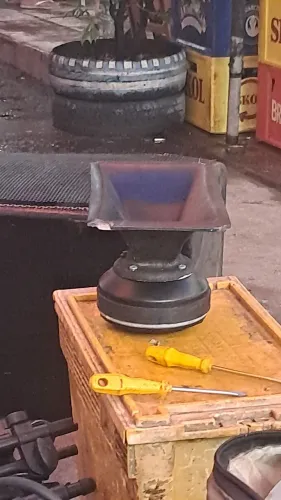 Vendo caixas de som com 2 de 15 polegadas de 600 watts e driver  SD 3100 Snake.