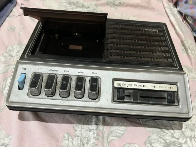 N2220 CASSETTE RECORDER PHILIPS
