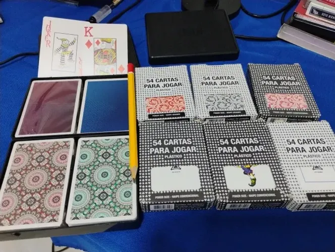 Kit de baralhos em plástico: Copag e diversos