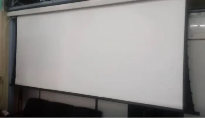 Tela De Projeção Elétrica Medindo 2,40 X2,00 110v 