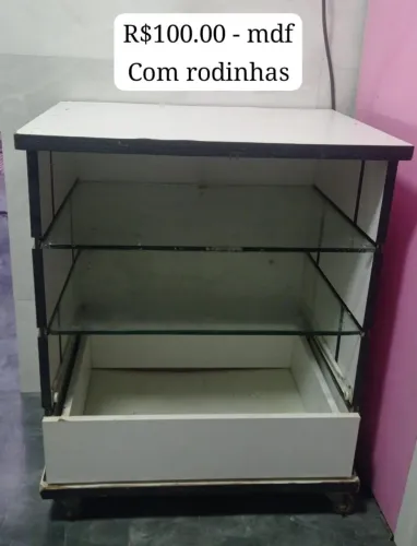 Balcão MDF com rodinhas - R$100,00