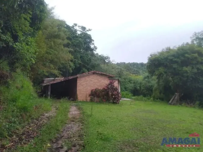 Chacara em Santa Branca, no bairro Vila São Sebastião , à venda.