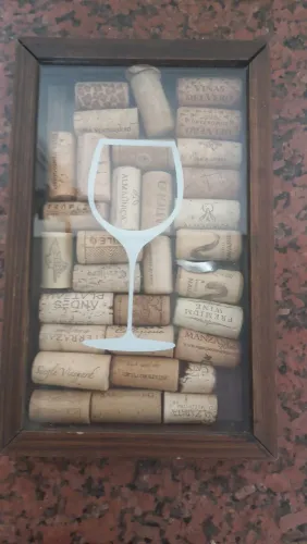 Quadro porta rolha enfeite decoração uso sala bar comércio taça de vinho 17x27 cm